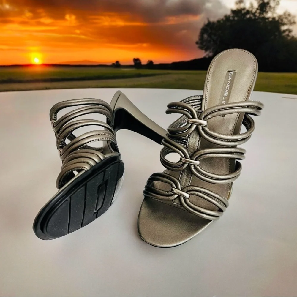 Bandolino Heels Slip On Sandals Dark Pewter Silver Accents Leather/Metal‎ Upper